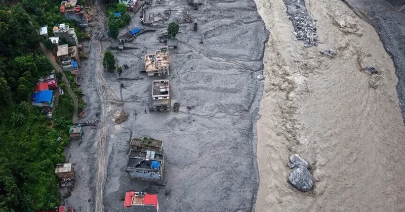 Nepal Çin sərhədində baş verən daşqınlarda ölü sayı 955 nəfərə çatıb