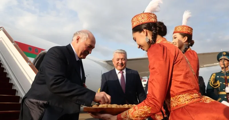Bişkekdə Lukaşenkoya milli simvol hədiyyə edildi