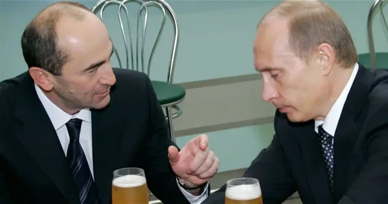Кремле по прежнему держится Кремле по прежнему держатся