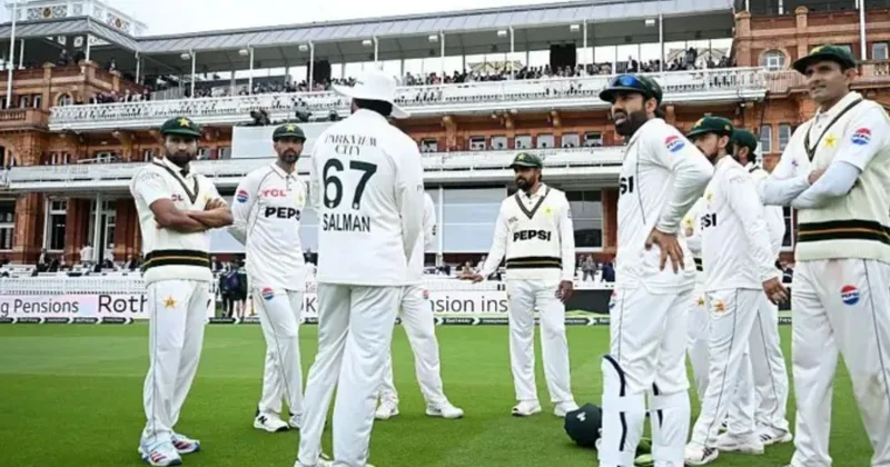 İngiltərəyə uduzan Pakistan millisindən baş məşqçi və 7 oyunçu qovuldu