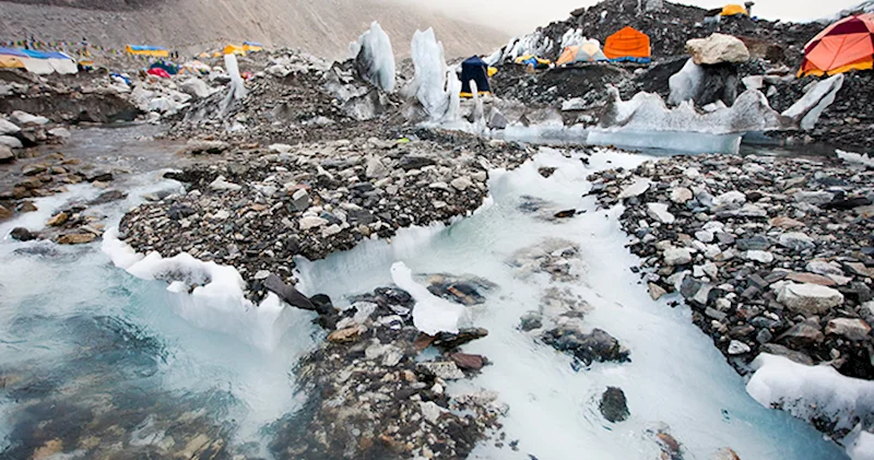 Everestdə qar və buzların əriməsinin səbəblərindən biri də insan sidiyidir Yeni araşdırma