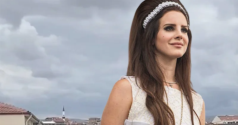 Azan oxunan minarələrdən Lana Del Reyin “sədaları” yüksəlir... Video