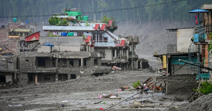 ​Nepal və Tibetdə fəalkət böyüyür Ölənlərin sayı 750 yə çatıb, minlərlə itkin var