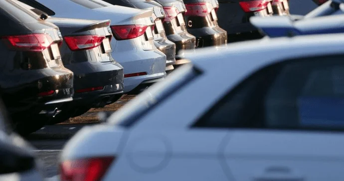 500 manatdan başlayan qiymətlərlə: Dövlət qurumlarına məxsus avtomobillər satılır