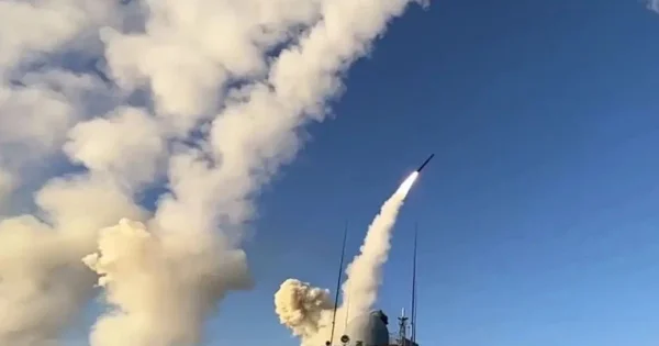 США ударили по иранскому острову Ларак: Иран ответил атаками на базы в Иордании