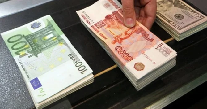 Avro ucuzlaşdı, rubl bahalaşdı MƏZƏNNƏ