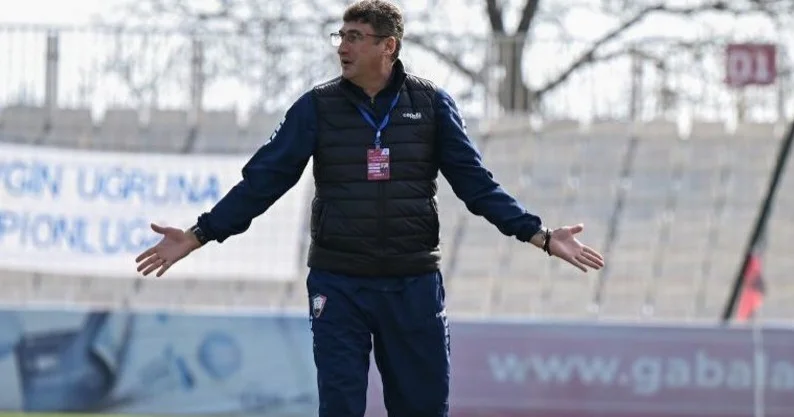 İstefa qatarı nın növbəti sərnişini