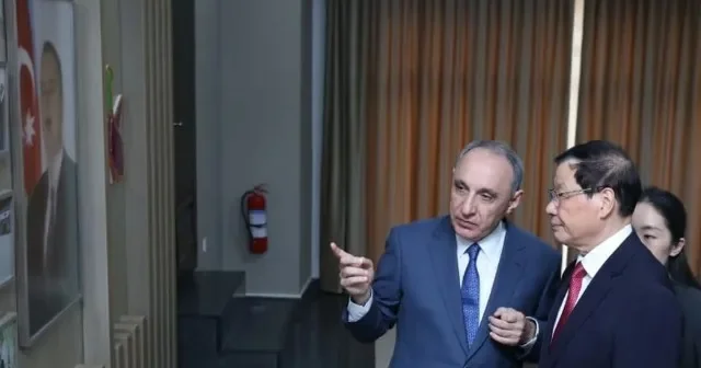 Kamran Əliyev çinli həmkarı ilə görüşdü