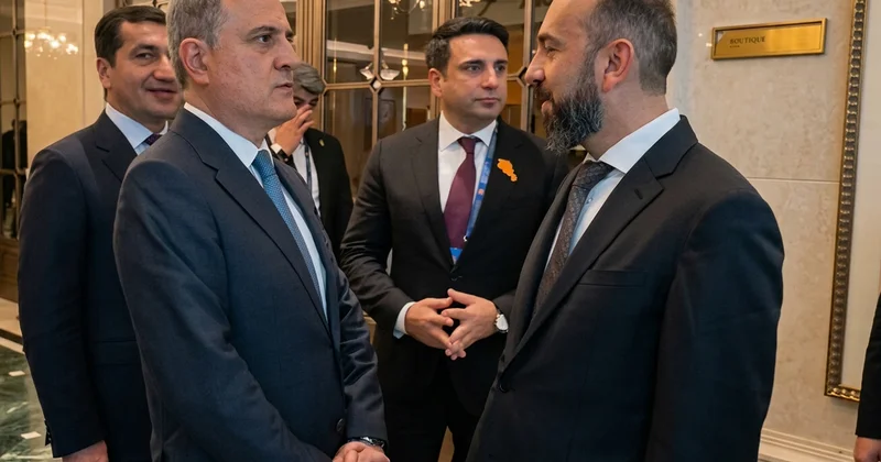 Bayramovla Mirzoyan arasında qısa söhbət olub Video