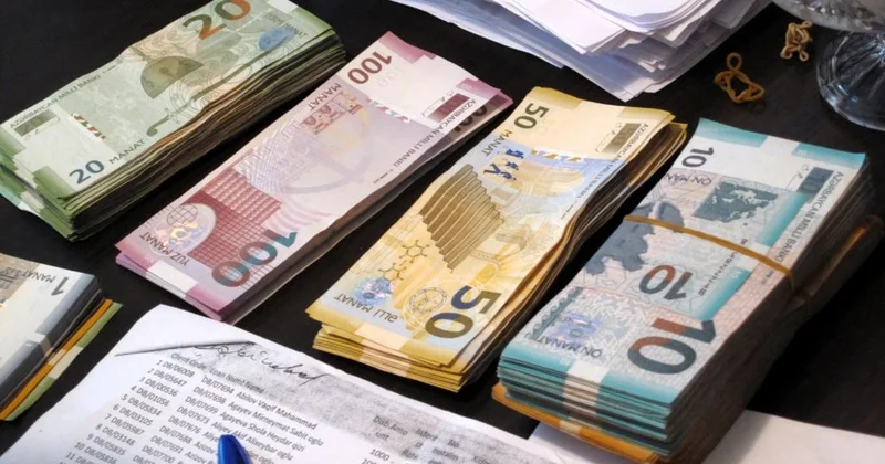 Əhalinin BANKLARA PUL AXINI SÜRƏTLƏNDİ İqtisadçı səbəbləri AÇIQLADI