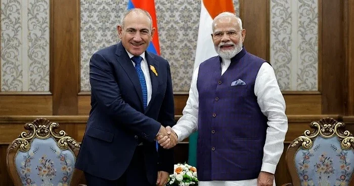 Paşinyan Bişkekdə Modi ilə görüşdü
