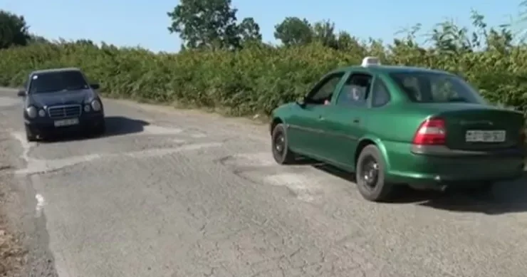 Lənkəranda yol problemi: “15 dəqiqəlik yolu 40 dəqiqəyə gedirik” VİDEO