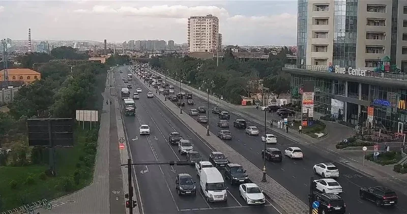 На каких улицах Баку 31 августа наблюдаются транспортные заторы? СПИСОК