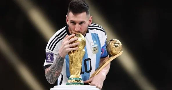 Lionel Messi Argentina millisindəki karyerasını başa vurduğunu açıqlayıb
