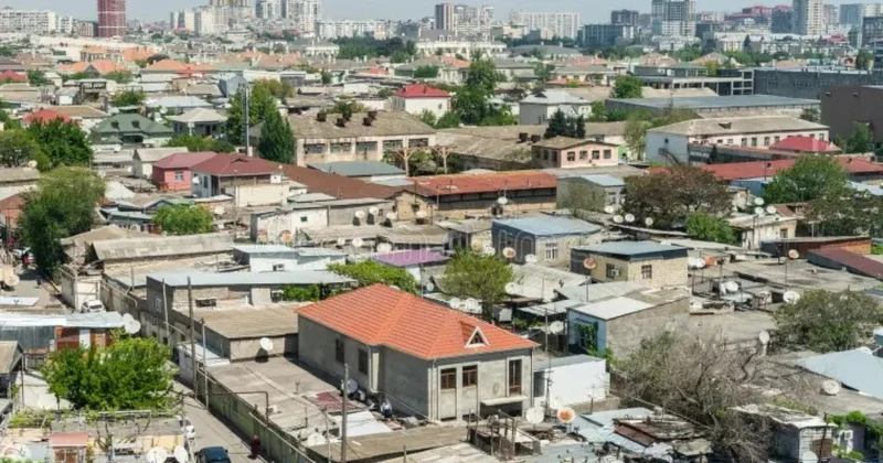 Sənədsiz evlərin rəsmiləşdirilməsi daşınmaz əmlak bazarına necə təsir göstərəcək? Ekspert rəyi