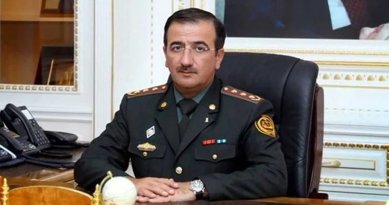 Nazir Elnur Mirzəyevi təqaüdə göndərdi