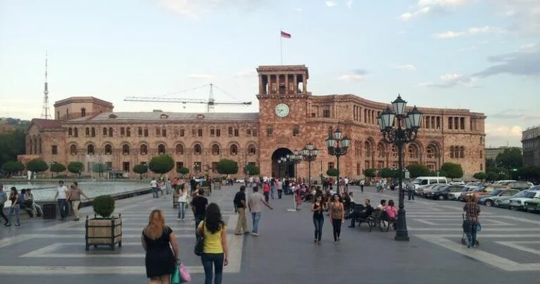 Ermənistanda siyasi vəziyyət gərginləşir: hakimiyyət erkən seçkilərə gedəcəkmi?