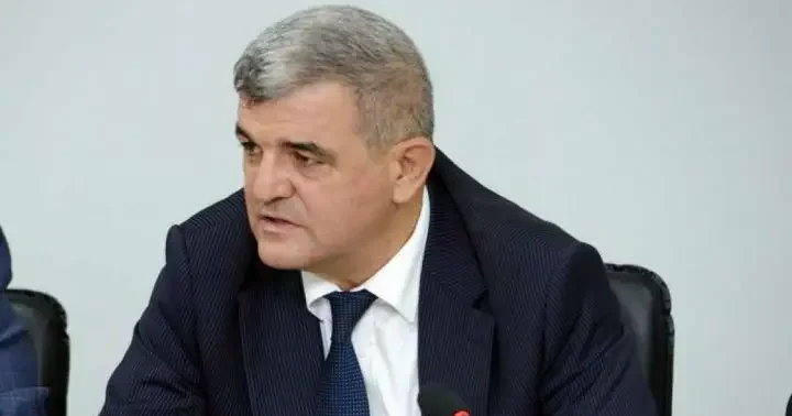 “Yüksək bal toplayan gənclərin dövlət qulluğuna qəbul edilməməsi ciddi problemdir”