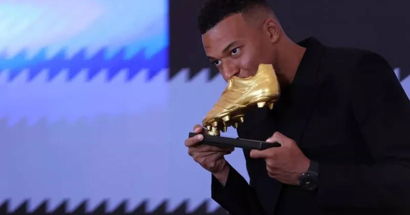 Мбаппе получил Золотую бутсу