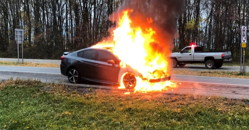 Gəncədə hərəkətdə olan Passat yandı