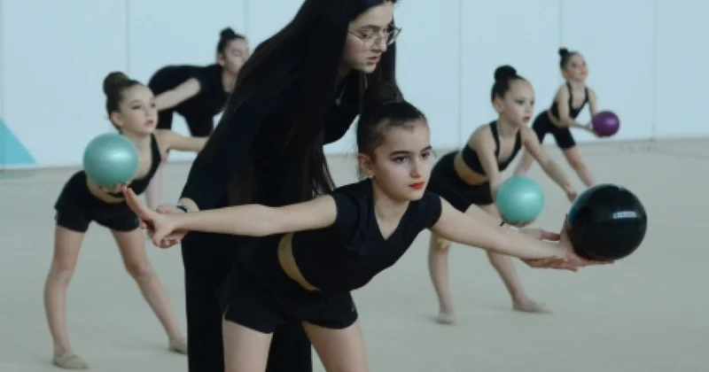 Kiçik yaşda böyük məsuliyyət: Azyaşlı gimnastlarla işləməyin incəlikləri REPORTAJ