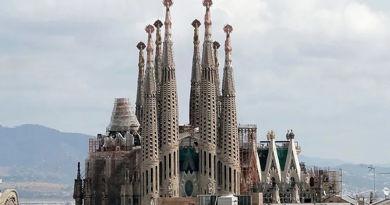 Saqrada Familia Katedralı dünyanın ən hündür kilsəsinə çevrildi