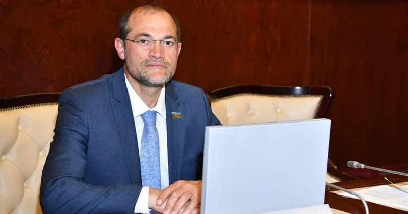 Razi Nurullayev: “Bəzi vəzifələrə qəbul biliklə deyil, tanışlıqla olur”