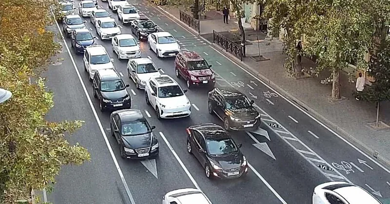 12 istiqamətdə tıxac var Siyahı