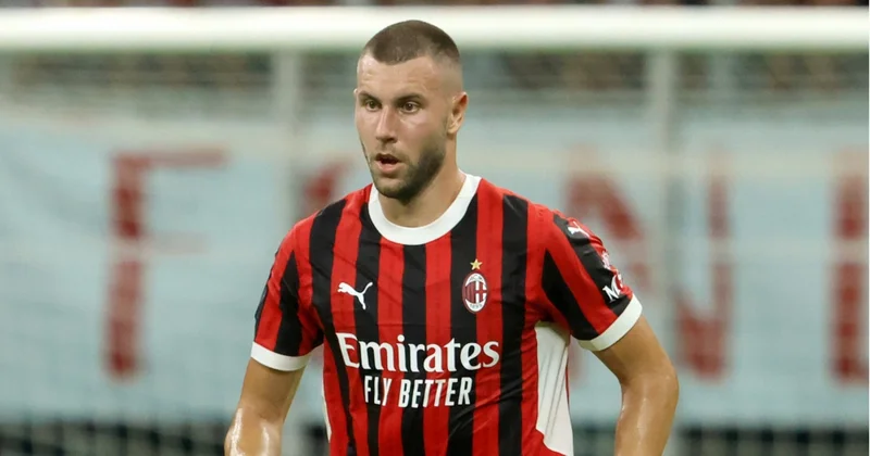 “Qalatasaray” serbiyalı müdafiəçini istəyir