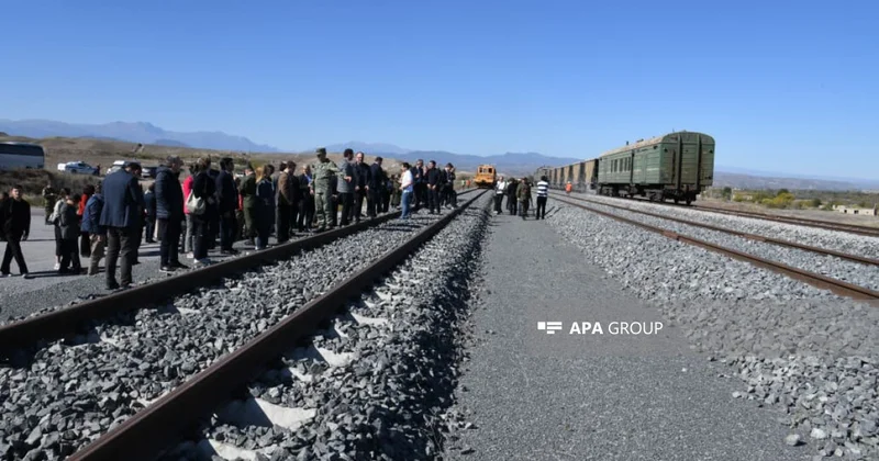 Представители дипкорпуса на железнодорожной станции Хакари ФОТО ВИДЕО