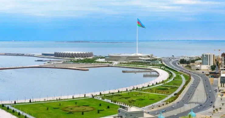 Bayraq meydanı yaxınlığında maşın qadını vurub öldürdü