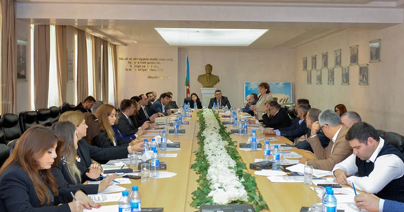 Məktəbəqədər və ümumi təhsil üzrə ictimai dinləmə keçirilib Fotolar