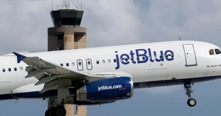 Воздушная встряска: как турбулентность отправила 15 пассажиров JetBlue в больницу