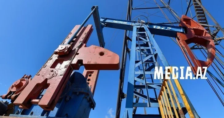 Цена на нефть марки Azeri Light незначительно снизилась