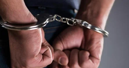 22 yaşlı oğlan ailə üzvlərini qarət etdi