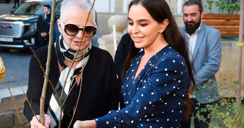 Leyla Əliyeva Yaradıcılıq Mərkəzində püstə ağacı əkdi Fotolar+Video