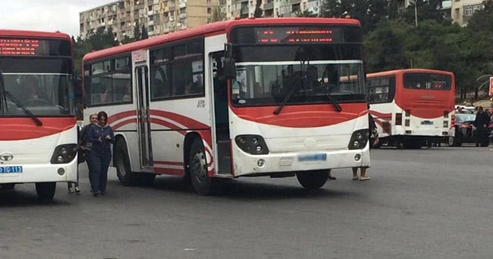 Daha bir avtobusla bağlı şikayət Yenə interval…