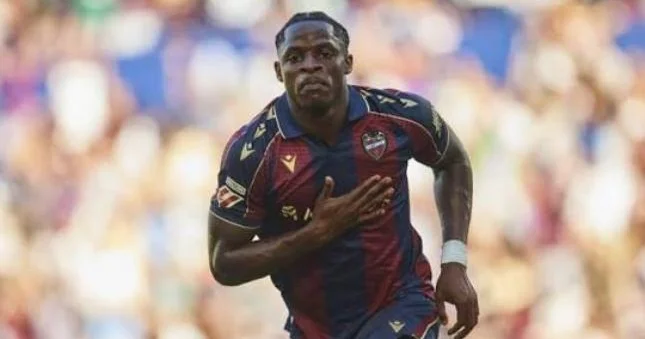 “Barselona” və “Real” bu hücumçunu transfer edə bilər