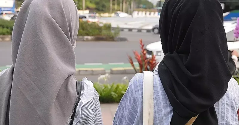 Əhalisinin 92 faizi müsəlmandır Hicab qadağa edildi