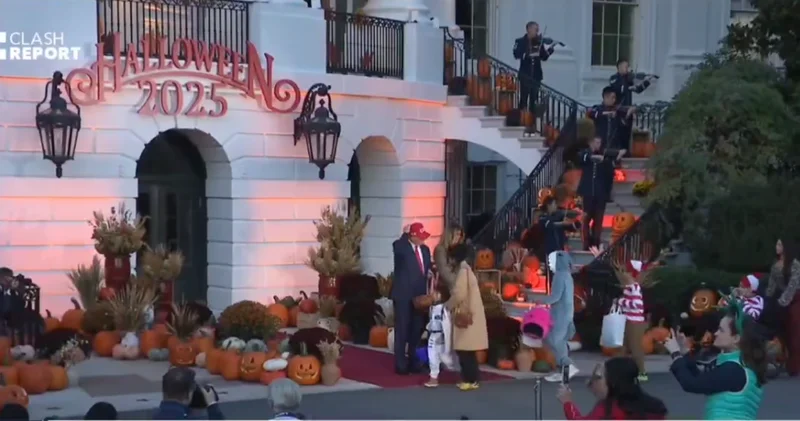 Трамп встретил Хэллоуин в Белом доме ВИДЕО