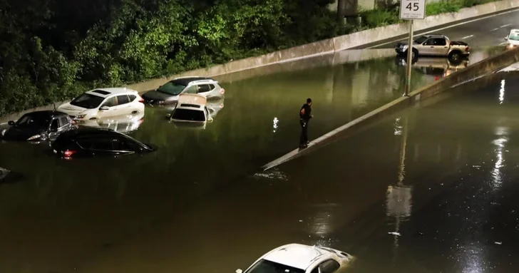 Рекордные осадки привели к наводнениям в Нью Йорке, есть жертвы