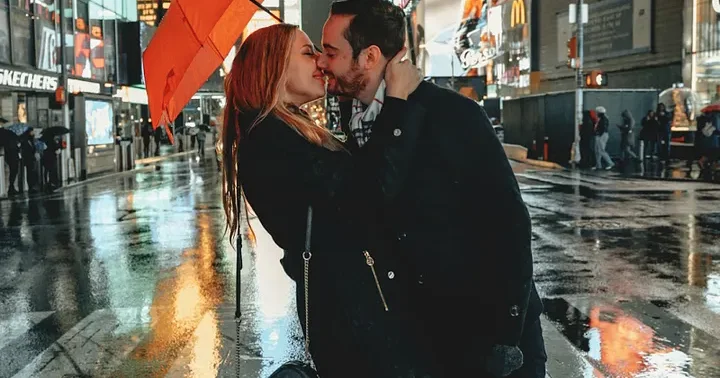 Həyat yoldaşınızın sizi artıq sevmədiyini göstərən 10 əlamət