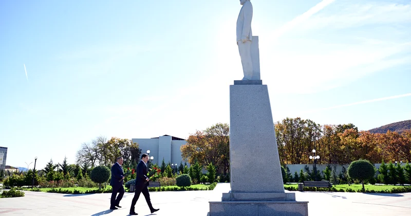 Mədəniyyət naziri Adil Kərimli Xızı şəhərində vətəndaşları qəbul edib