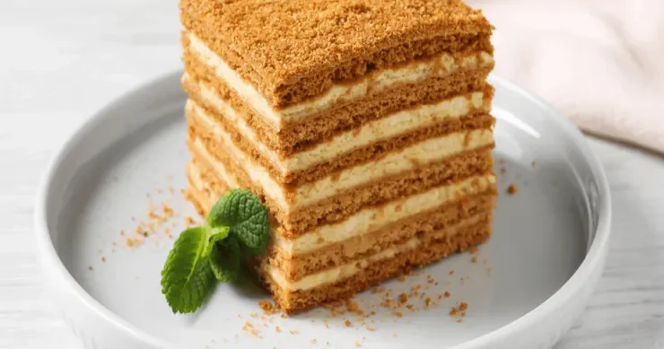 25 il evli olan ərindən bir parça tort üstündə boşandı: nə baş verib?