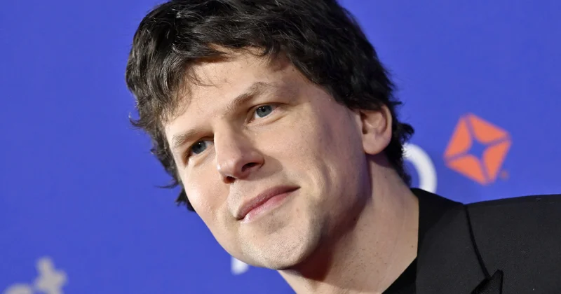 Məşhur aktyor böyrəyini tanımadığı şəxsə bağışladı