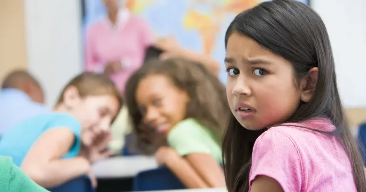 Uşaq dincəlmək, oynamaq, düşünmək əvəzinə, test və tapşırıqlar arasında sıxılır AÇIQLAMA