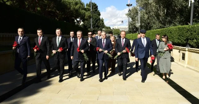 YAP və BBP nümayəndələri Şəhidlər xiyabanında FOTOLAR