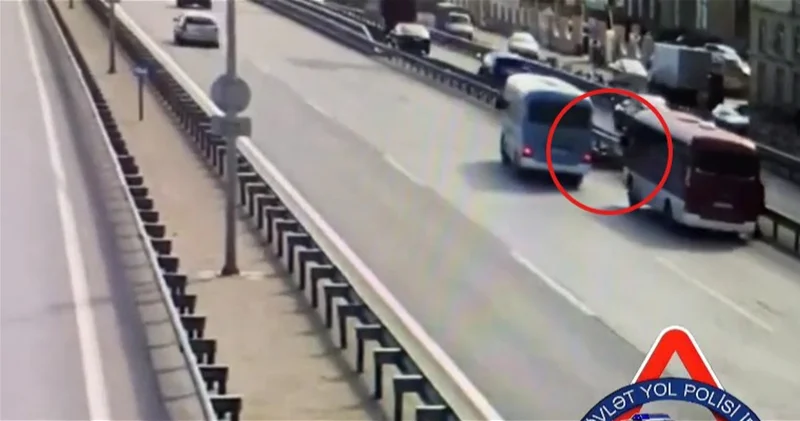 На дороге Баку Губа столкнулись автобус и мотоцикл ВИДЕО