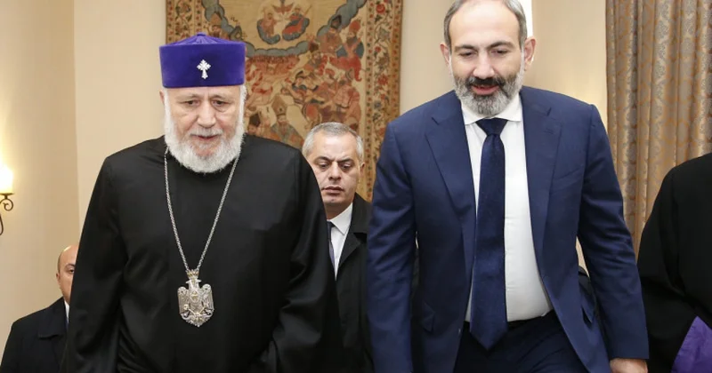 Katolikosluğun fəaliyyətini alqı satqıya çevirib Paşinyan