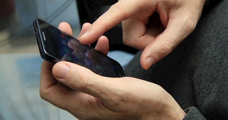 Həyat yoldaşının telefonuna gələn zəngə görə dostunu BIÇAQLADI